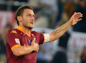 AS Roma's forward Francesco Totti celebrates after scoring a goal during the Italian Serie A football match between AS Roma and Sampdoria on September 26, 2012 at the Olympic stadium in Rome. AFP PHOTO / GABRIEL BOUYS (Photo credit should read GABRIEL BOUYS/AFP/GettyImages)